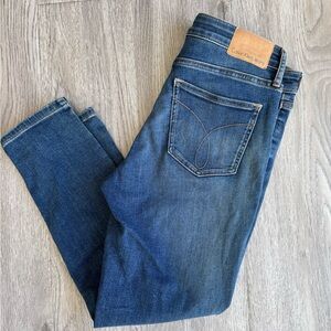 Calvin Klein Mid Rise Capri Jeans Size 8